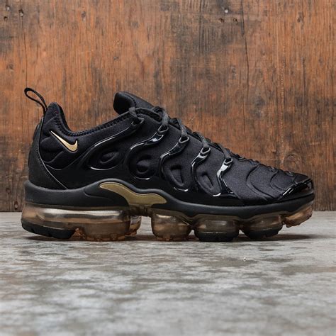 nike vapormax schwarz gold|black and gold vapor maxes.